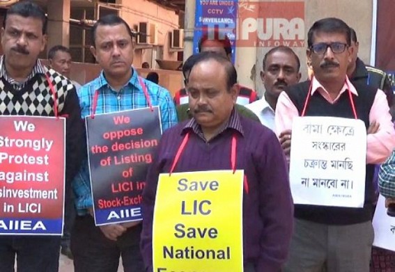 â€˜Never imagined that on the verge of retirement, we have to hold banners and protest for our Rightsâ€™, said agitated LIC Employees, Agents